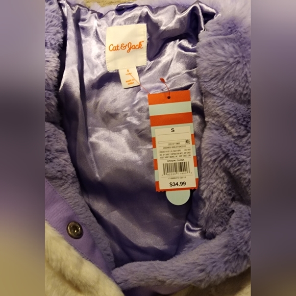 Girls NWT plush sweater - Picture 2 of 2